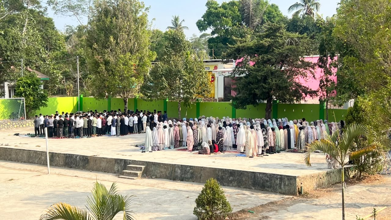 "Angkat Pena Lawan Kebodohan": Peringatan Hari Santri di MAN Gowa Diwarnai Kekhusyukan Shalat Istisqa